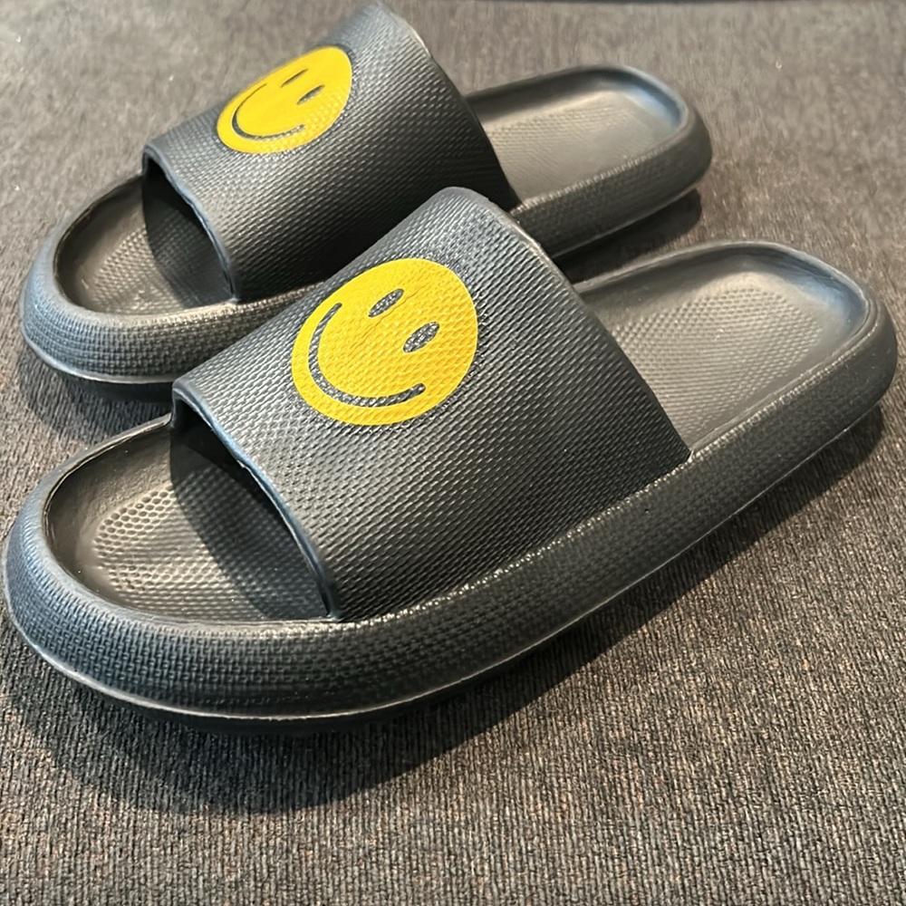 NWOT Unisex 🙂 Cushioned Multi-Purpose Slides